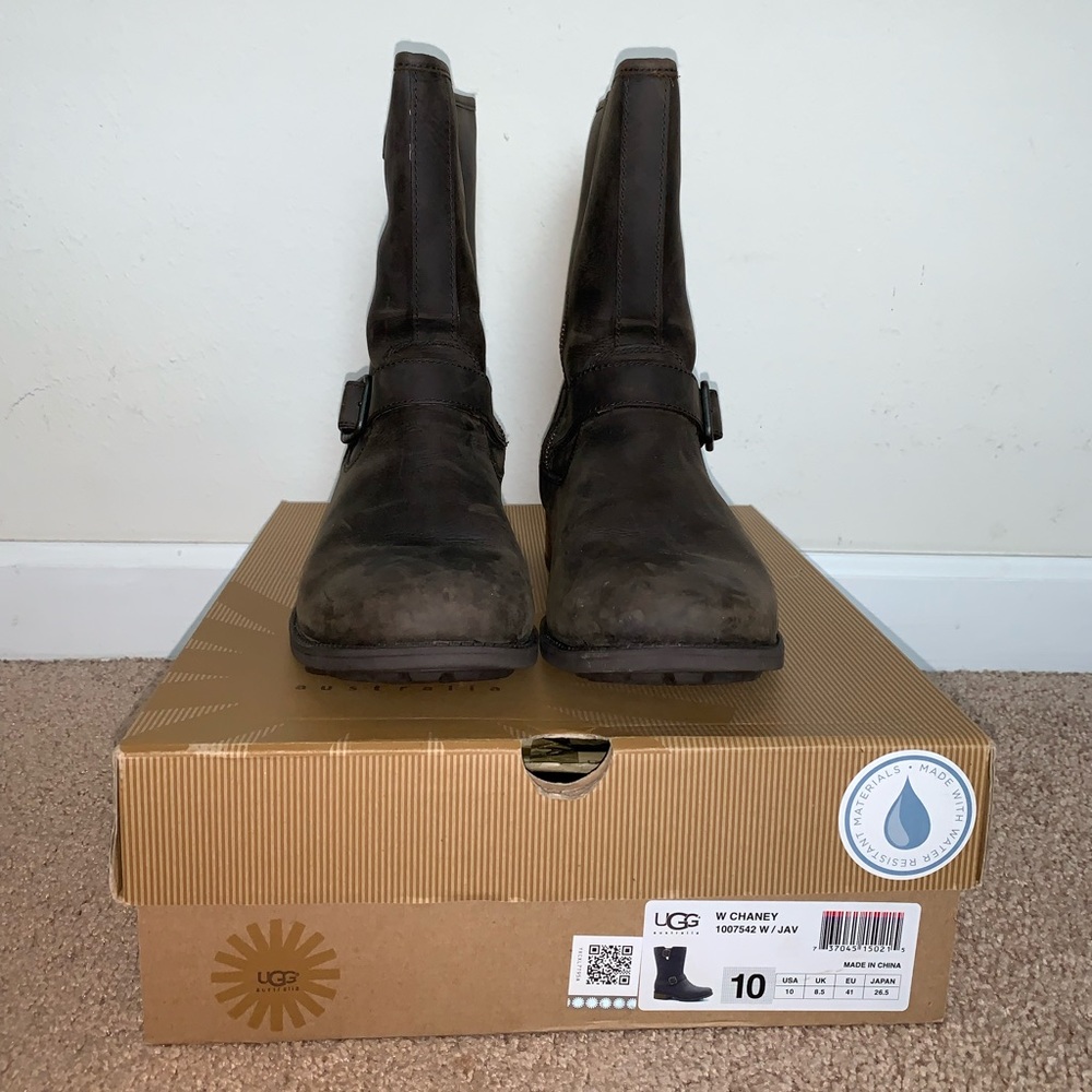 UGG W Chaney boots. Used but in good condition.